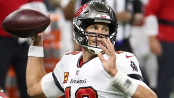 Seven-Time Super Bowl Champion Tom Brady Gives a Bitcoin to a Buccaneers Fan